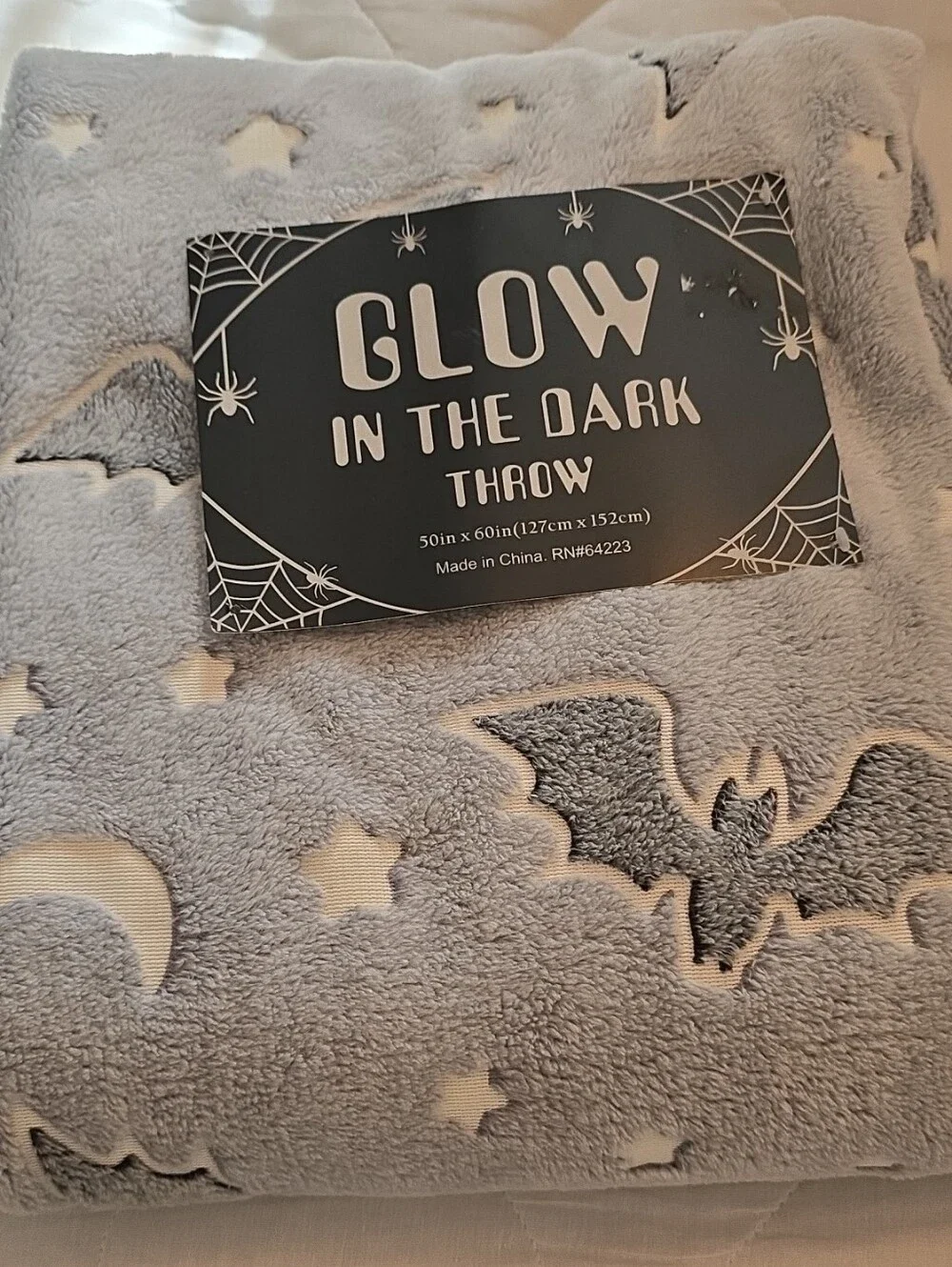 Glow-in-the-Dark Bat & Moon Plush Throw - Light Gray